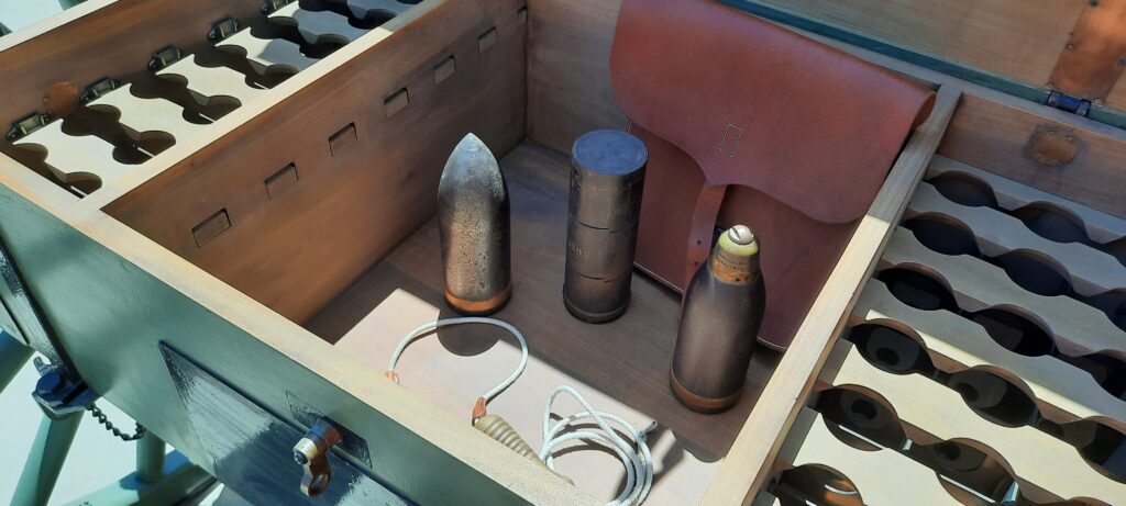 3.2 Field Gun Limber projectile compartments