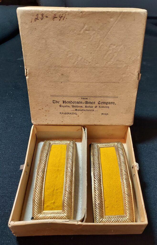 Boxed shoulder straps