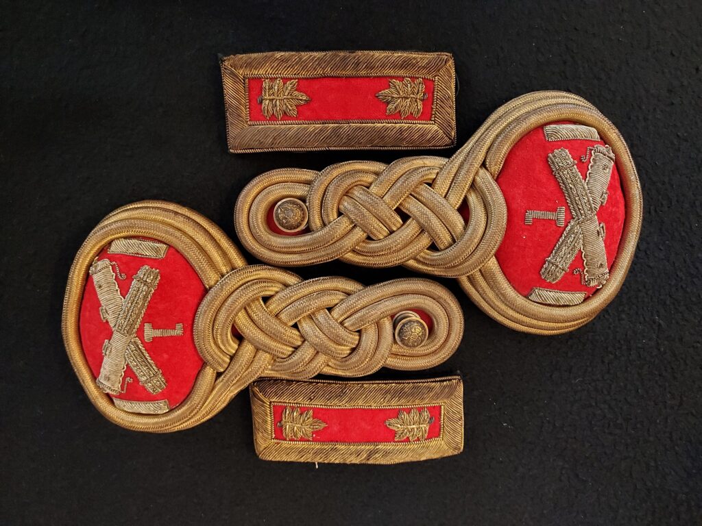 Gatling shoulder knots